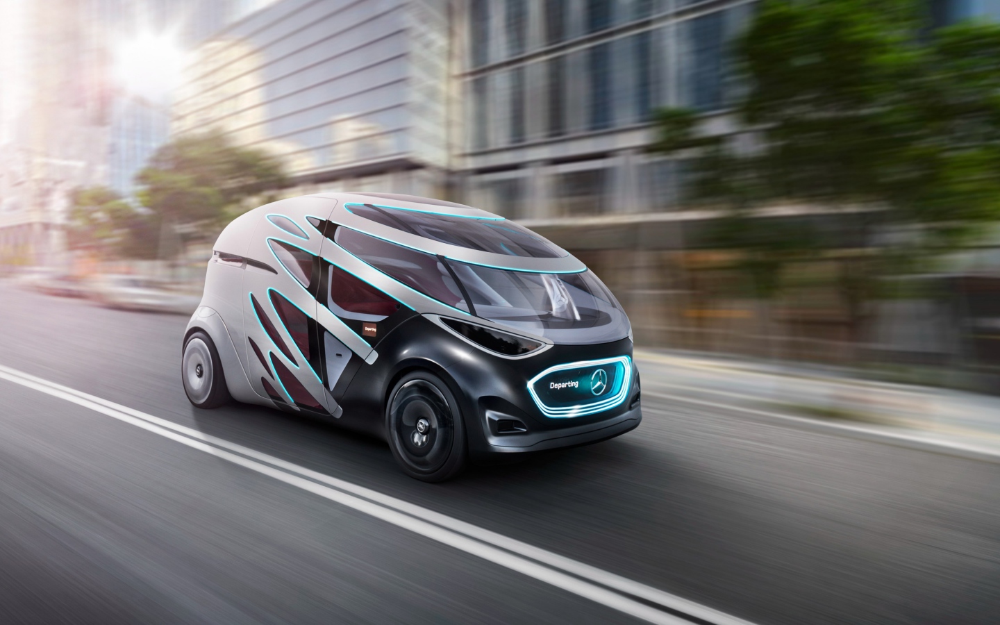 Футуристический автомобиль Mercedes-Benz Vision Urbanetic на улице города