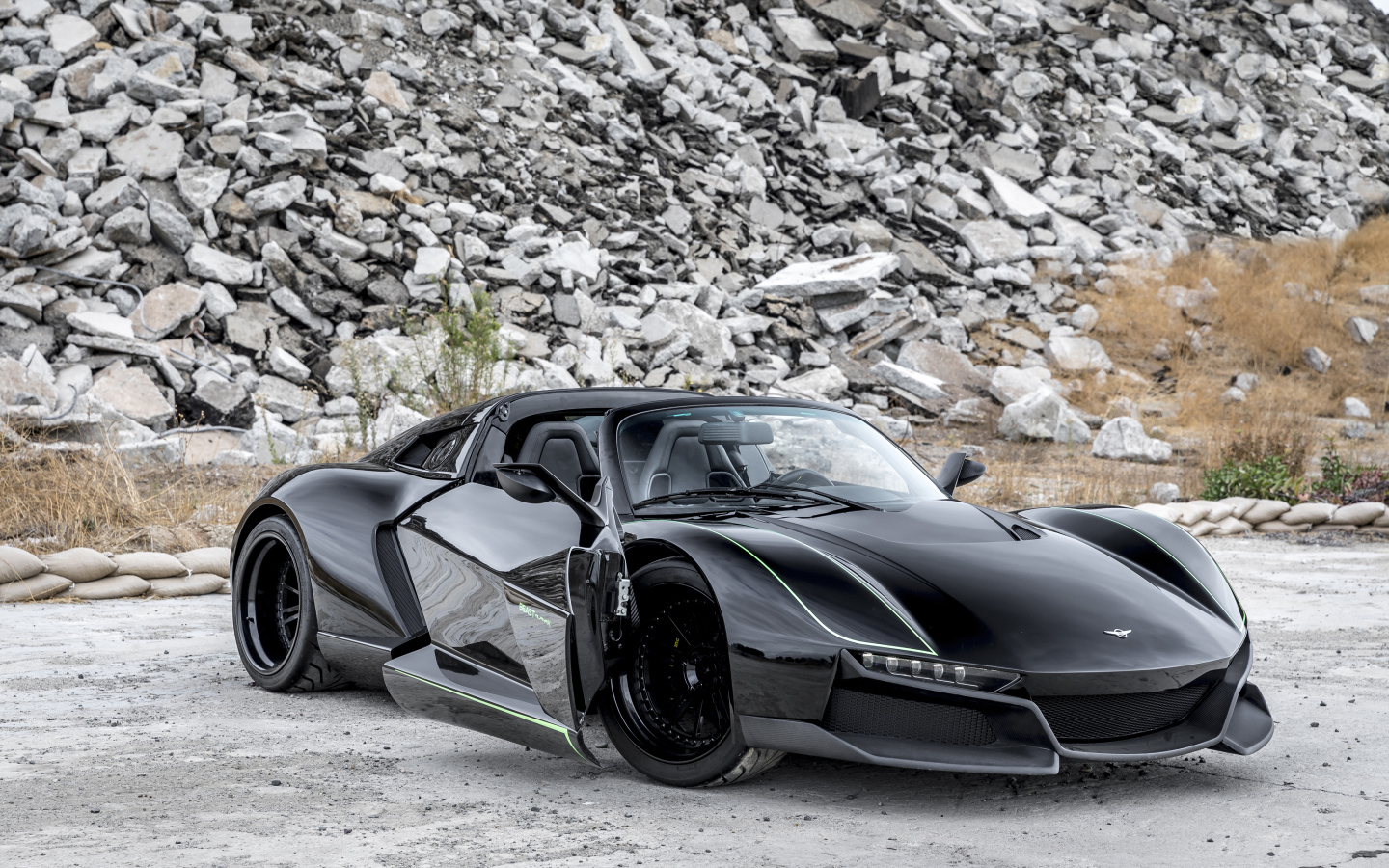 Черный кабриолет Renault Beast Alpha X Blackbird, 2018 года