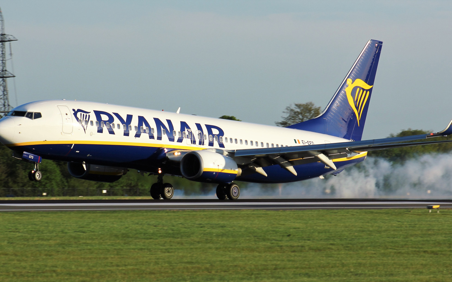 Пассажирский самолет авиакомпании RYANAIR