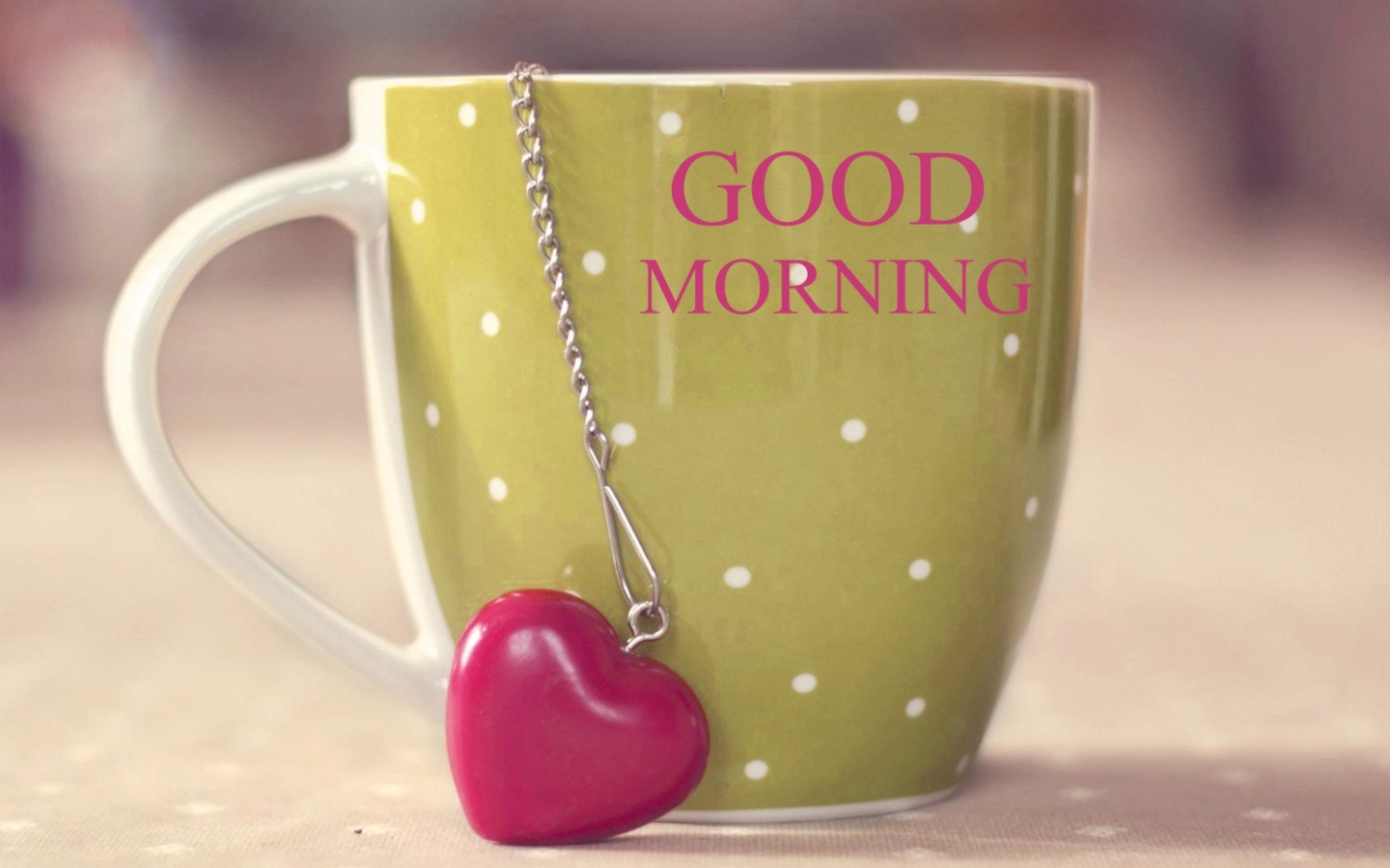 Чашка чая с надписью доброе утро с сердечком
