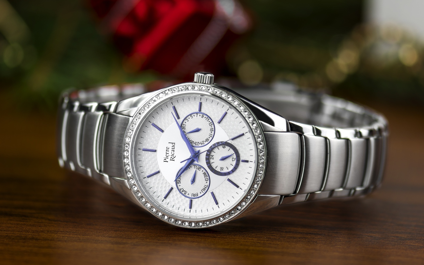 Красивые наручные часы Pierre Ricaud