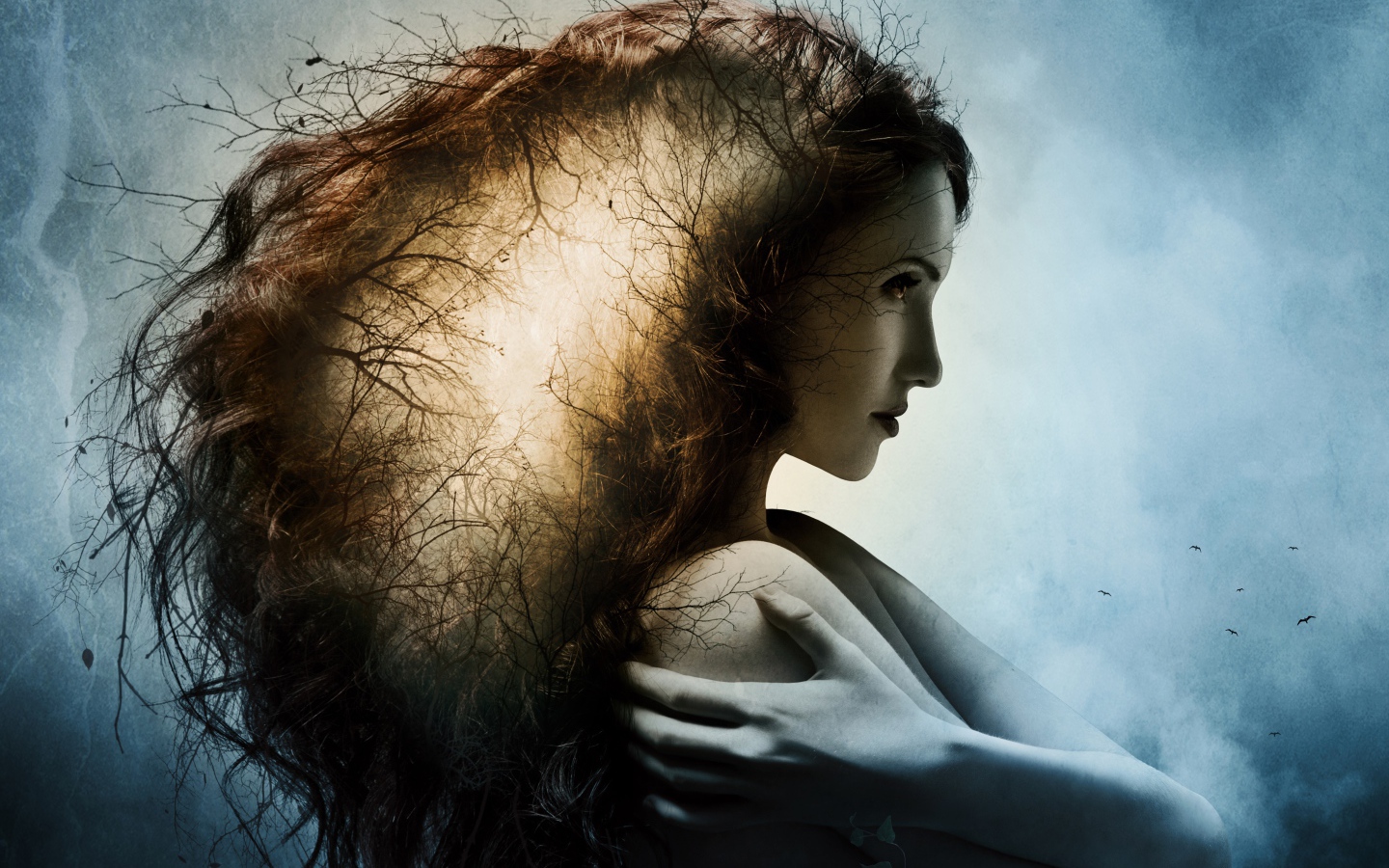 Красивая девушка с волшебными волосами