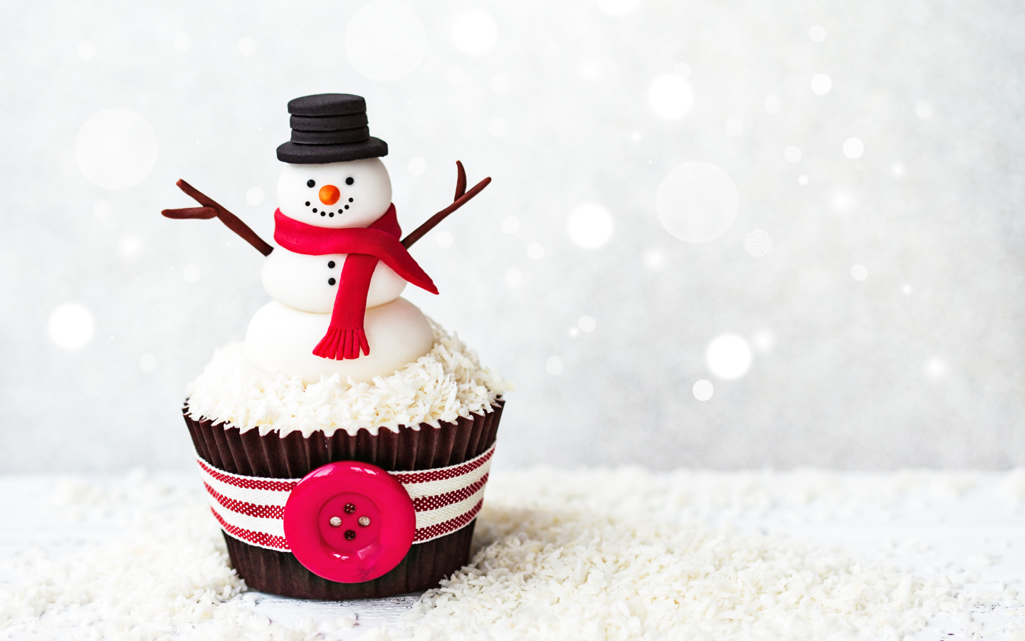 Новогодний капкейк со снеговиком