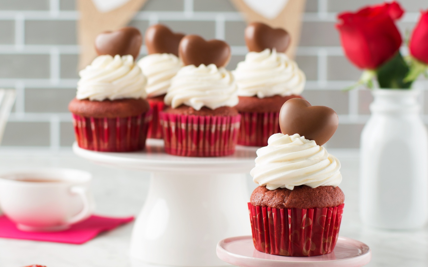 Кекс со сливками и шоколадным сердечком