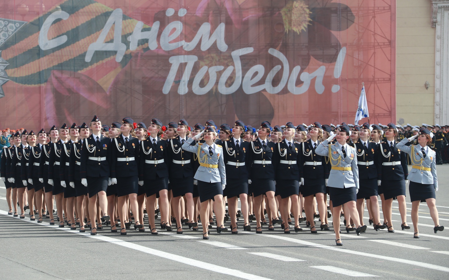 Девушки курсанты марш на параде Победы 9 мая