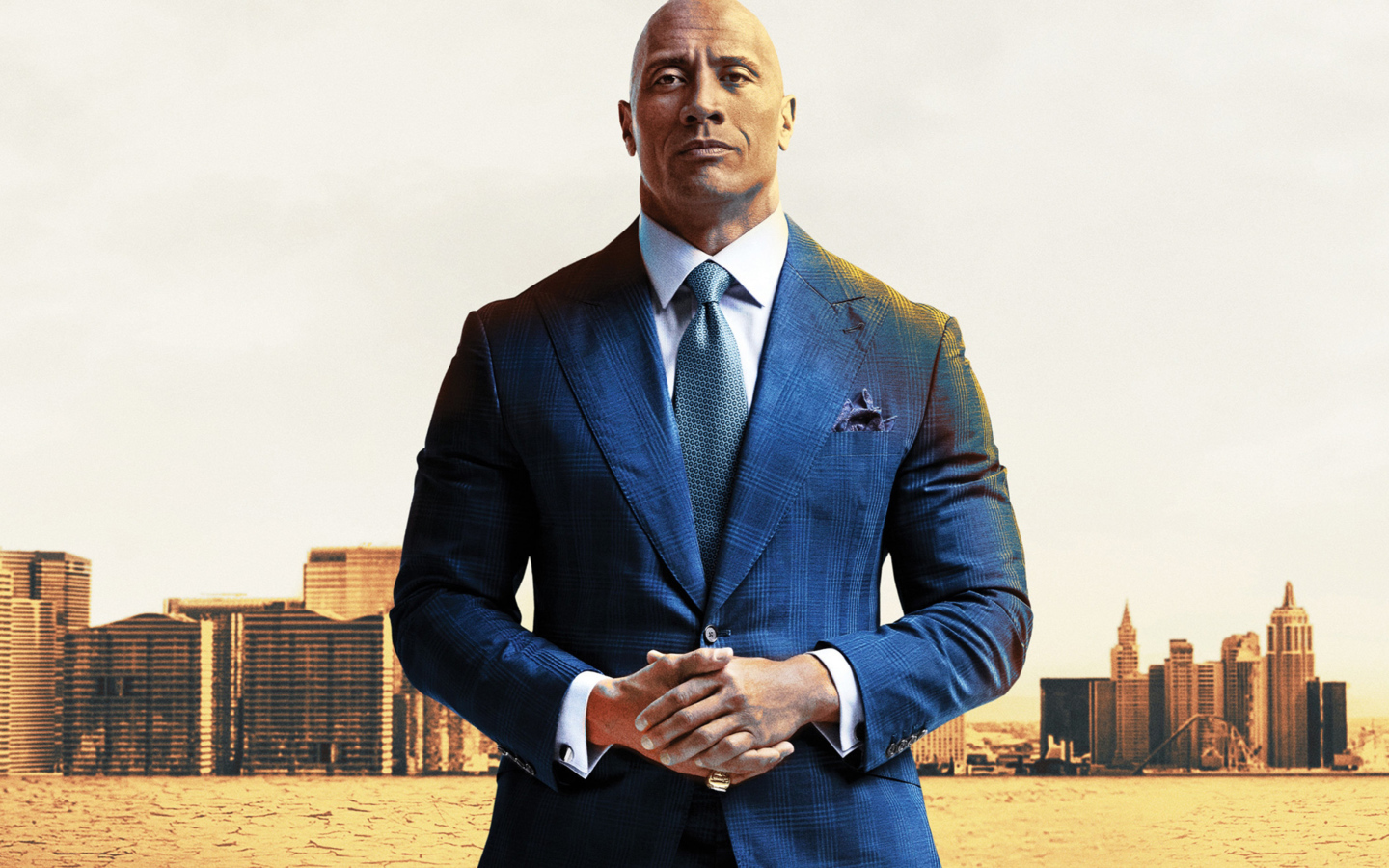 Американский актер Дуэйн Джонсон в костюме