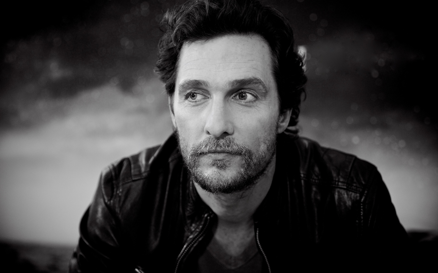 Популярный актер Мэттью Макконахи черно белое фото 