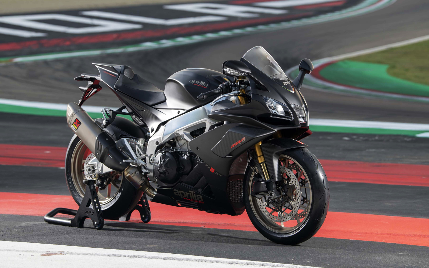 Гоночный мотоцикл Aprilia RSV4 1100 Factory, 2019 года