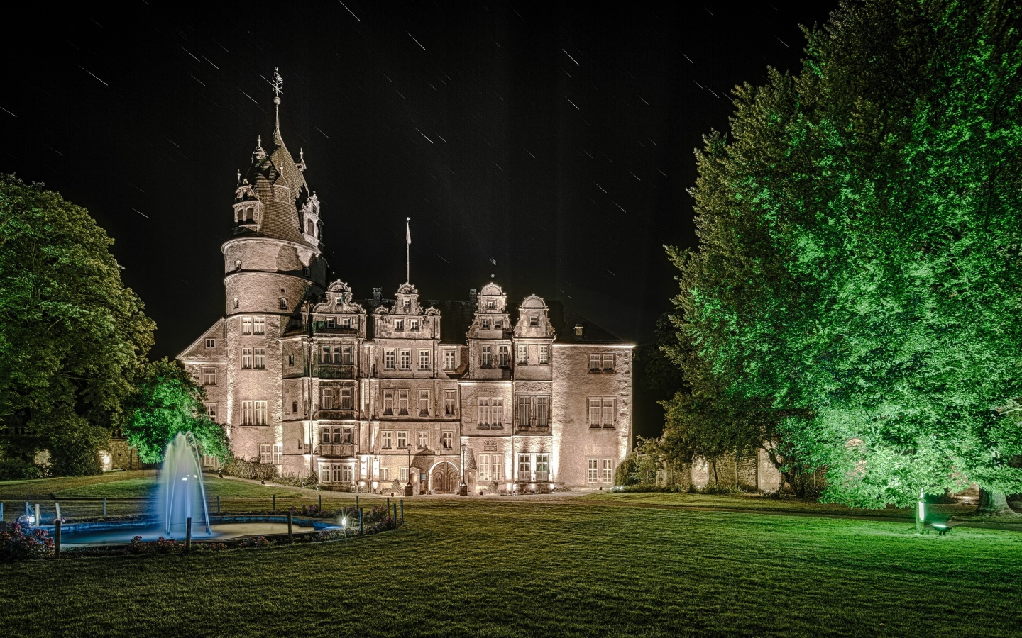 Резиденция Герцогского замка Детмольд в Северном Рейне-Вестфалии ночью, Германия