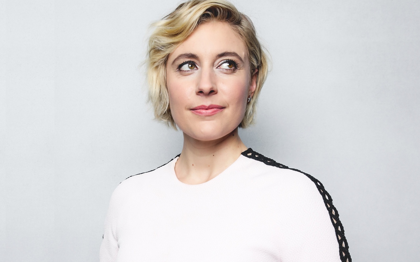 Актриса Грета Гервиг фото на сером фоне