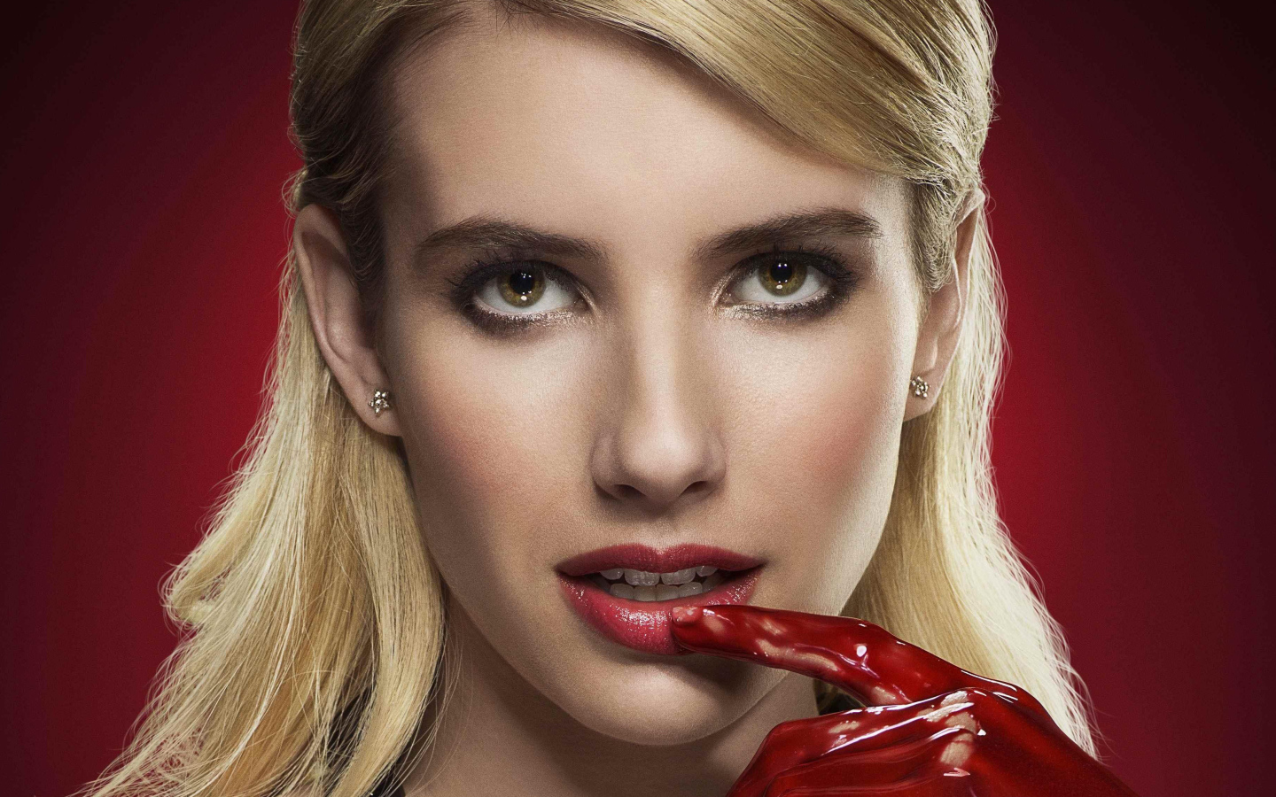 Красивая блондинка актриса Эмма Робертс