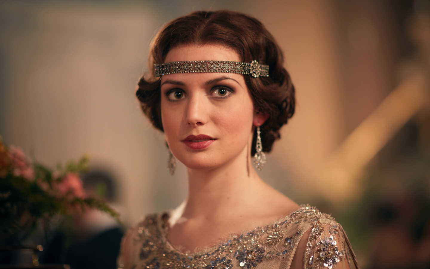 Голландская актриса Гайте Янсен с украшением в волосах 