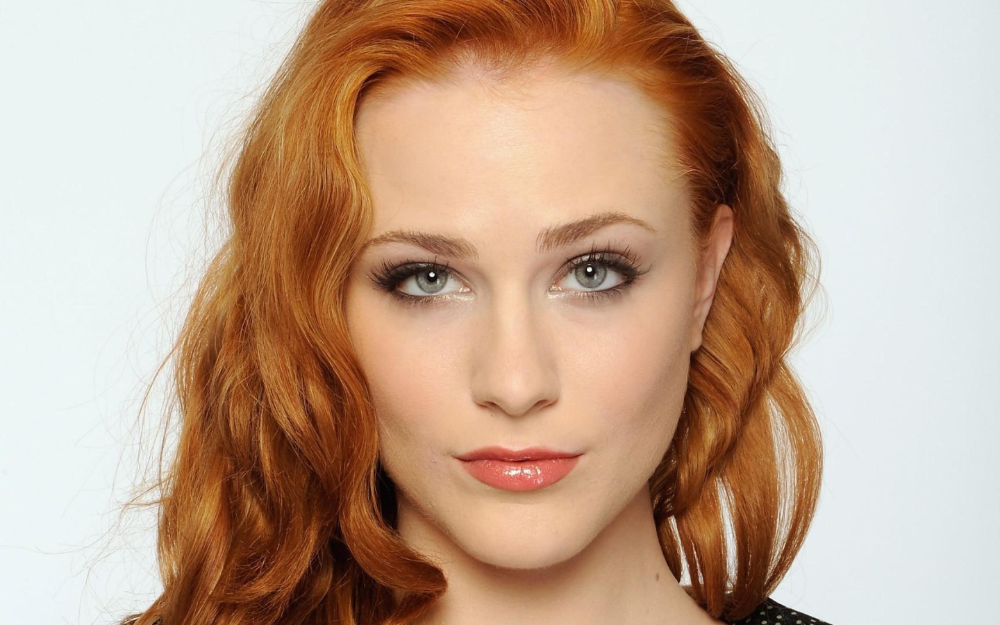 Рыжеволосая актриса Эван Рэйчел Вуд лицо крупным планом