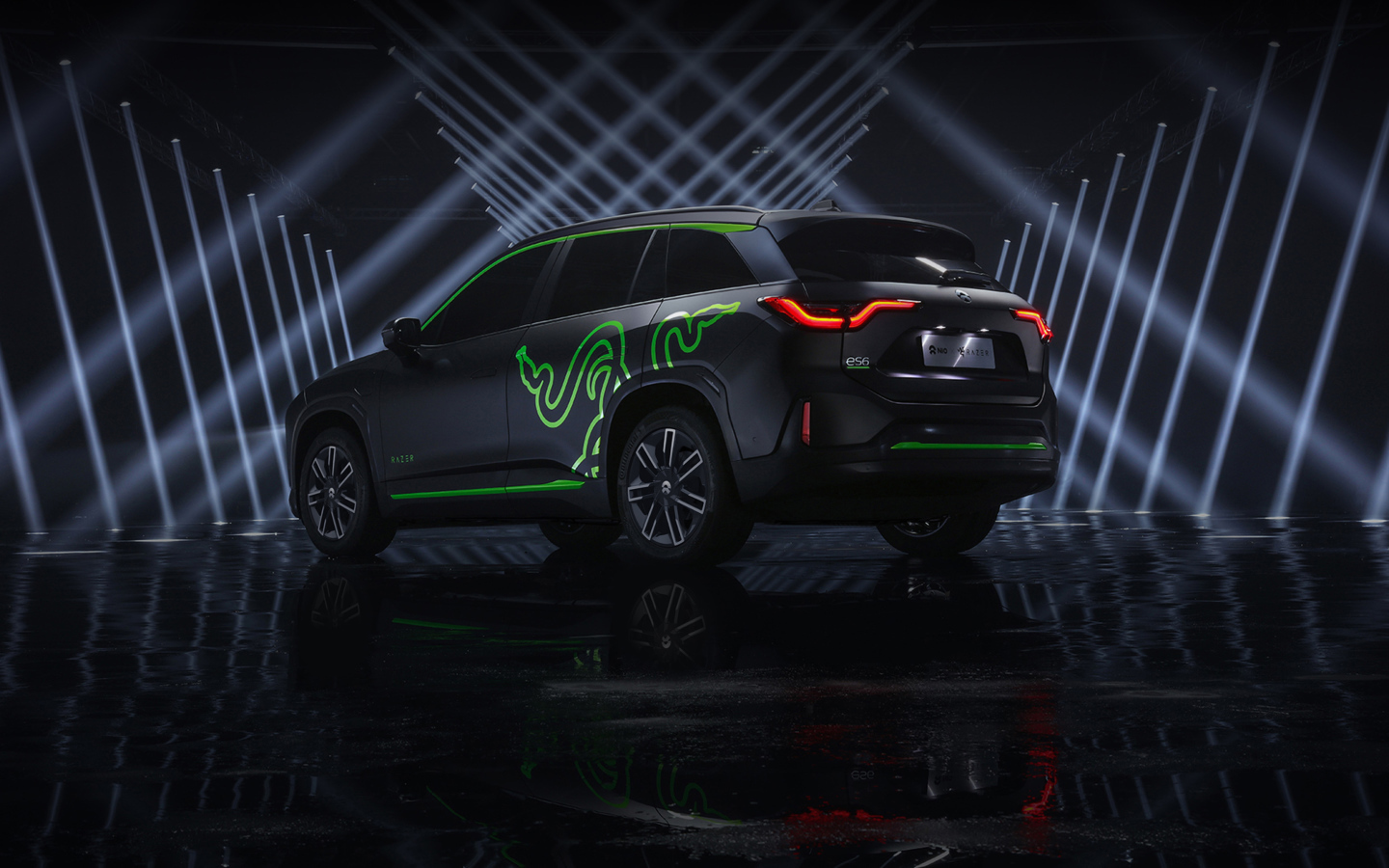 Внедорожник NIO ES6 Razer Edition 2019 года в лучах софитов