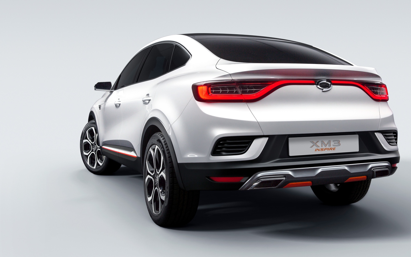 Автомобиль Samsung XM3 Inspire 2019 года вид сзади