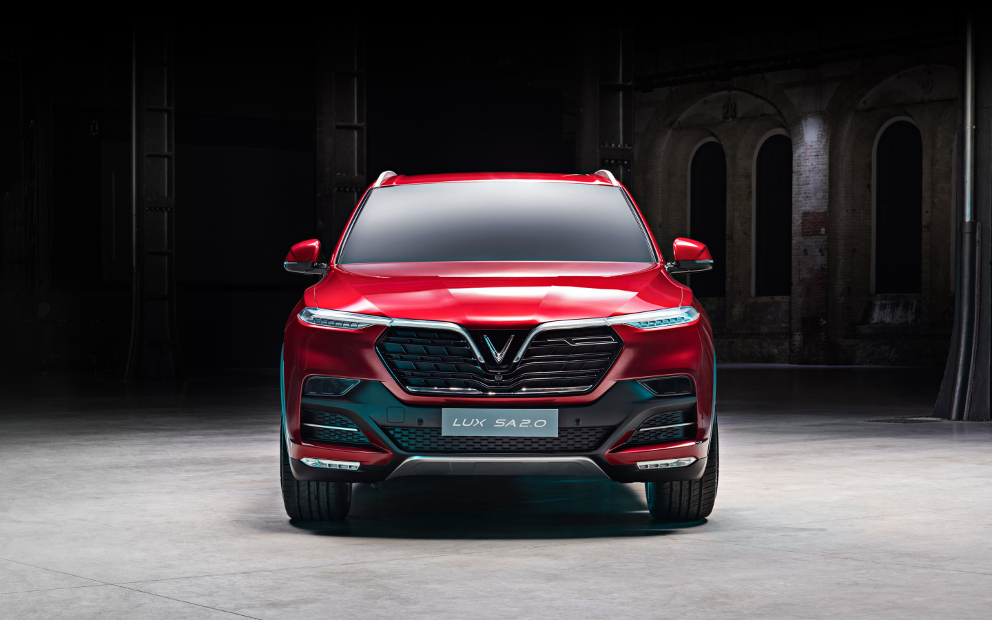 Красный автомобиль LUX SA2  вид спереди