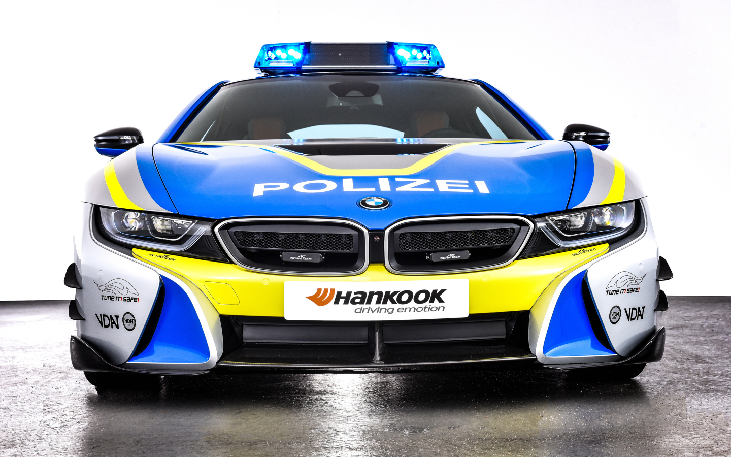 2019 BMW I8 car front view