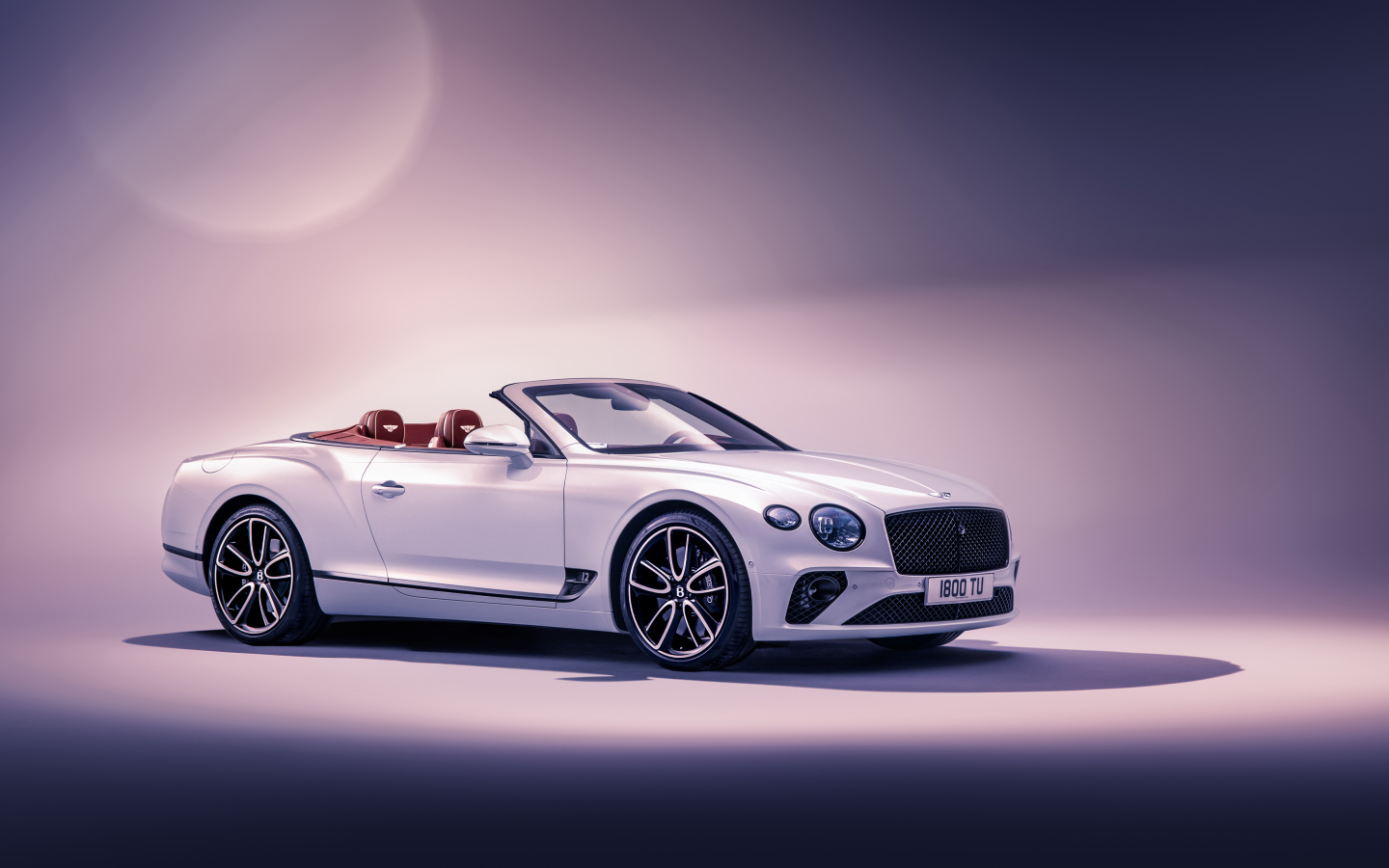 Белый автомобиль кабриолет Bentley Continental GT Convertible 2019 года 