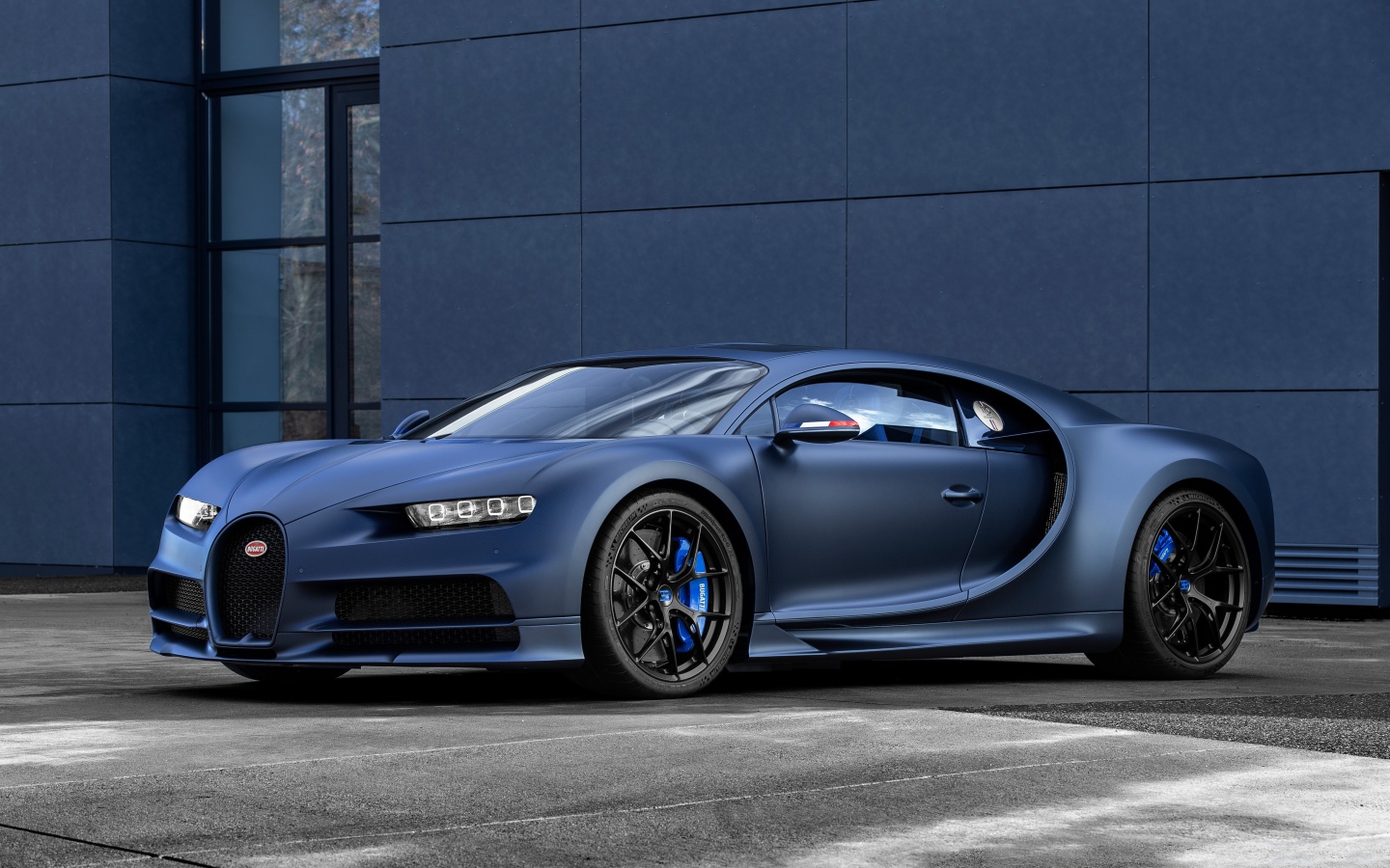 Спортивный автомобиль Bugatti Chiron 2019 года