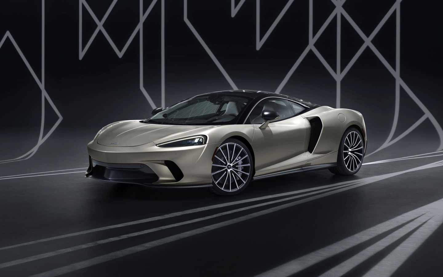 Спортивный автомобиль McLaren GT By MSO 2019 года