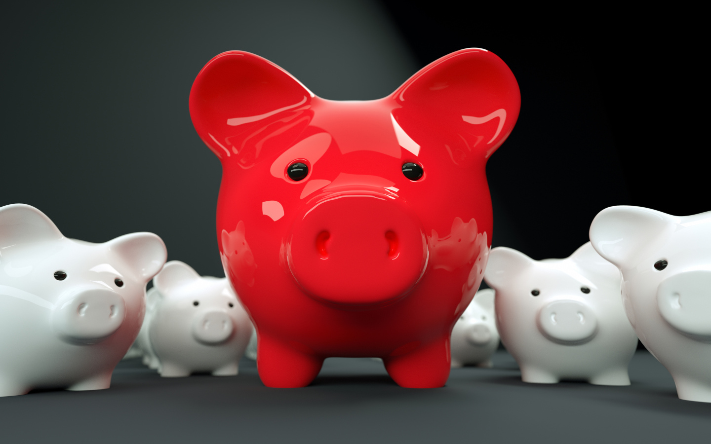 Большая красная свинья копилка на фоне белых