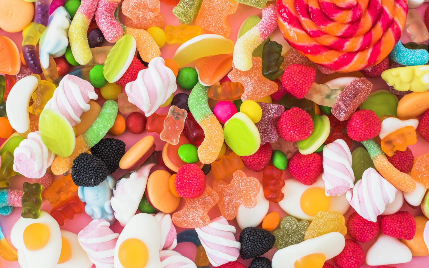 Разноцветные желейные конфеты крупным планом