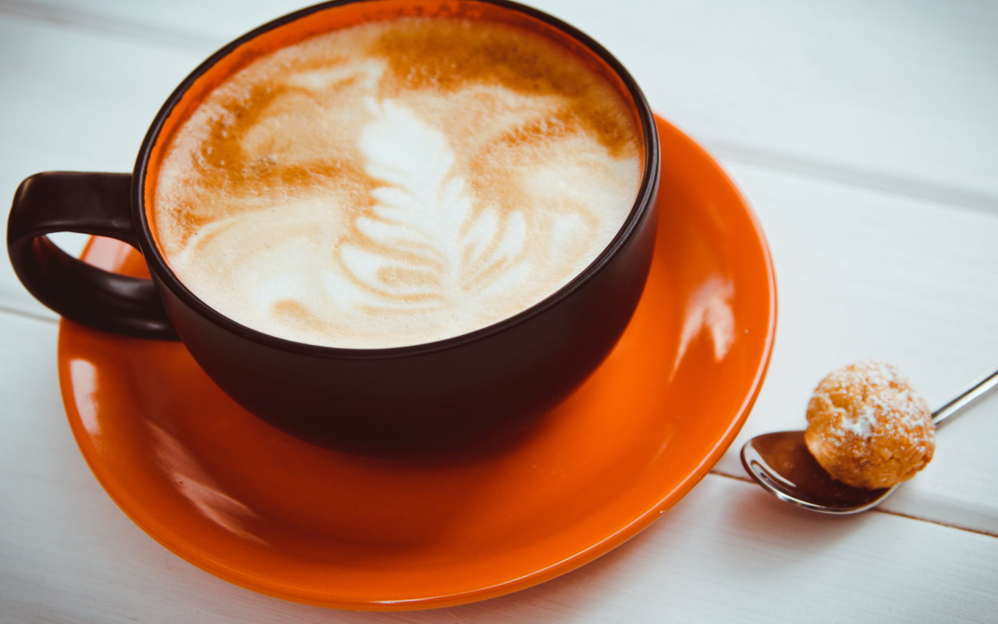 Чашка капучино с рисунком на пене 