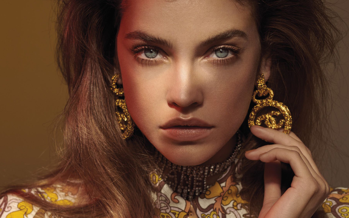 Популярная модель Барбара Палвин лицо крупным планом