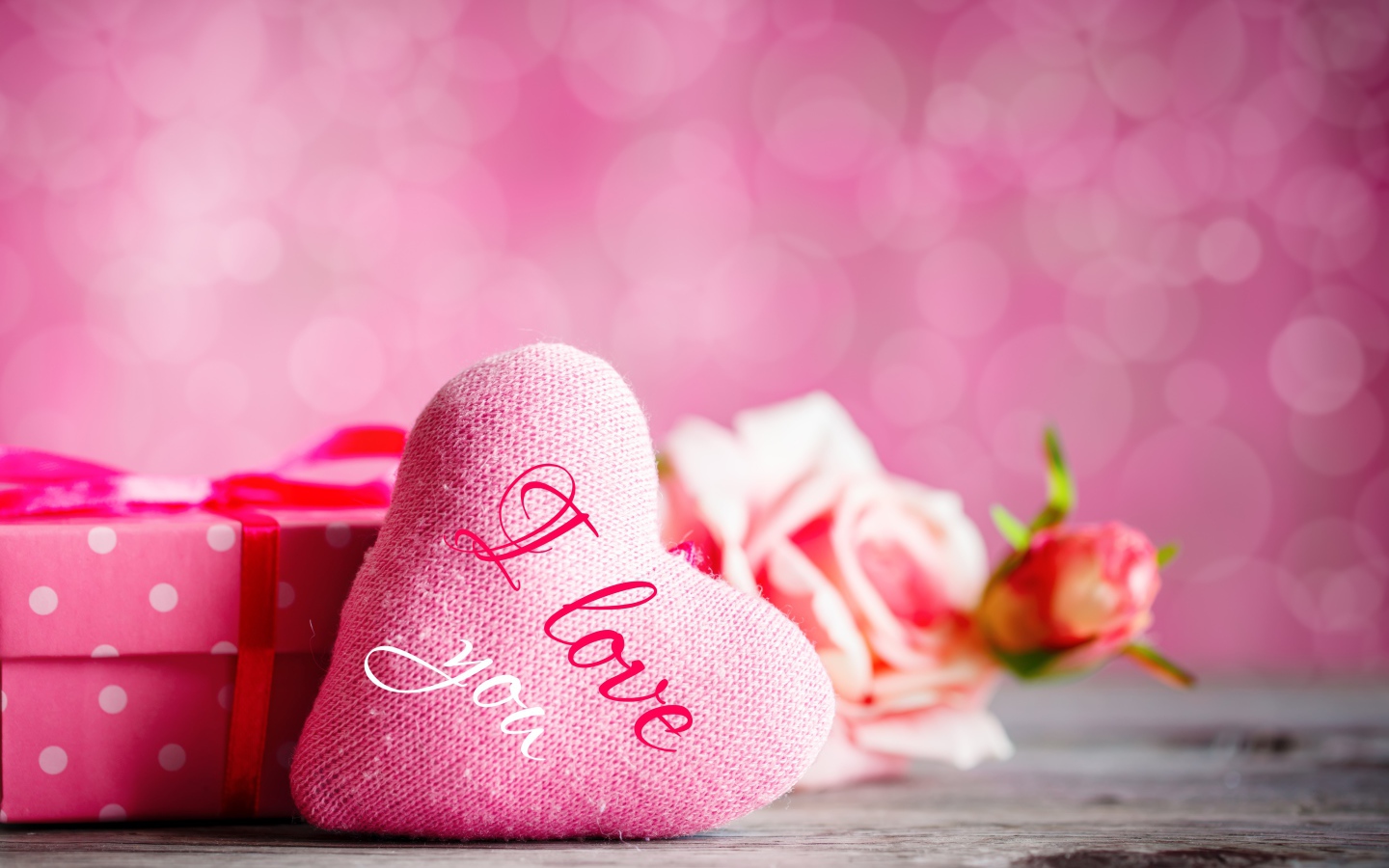 Мягкое розовое сердечко для любимой 
