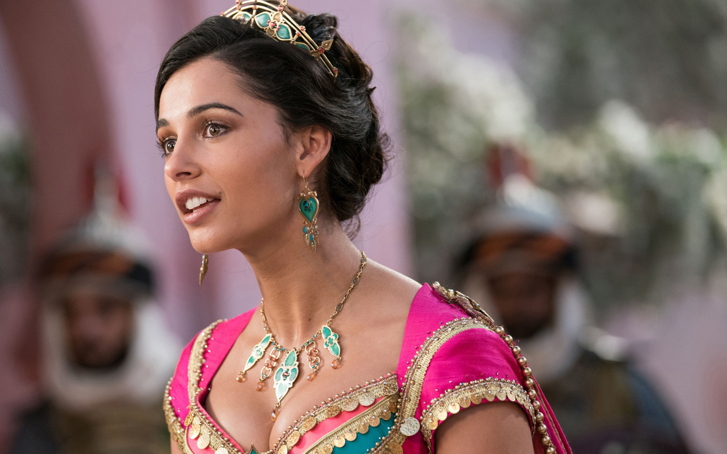 Актриса Наоми Скотт в роли принцессы Жасмин в фильме Аладдин, 2019