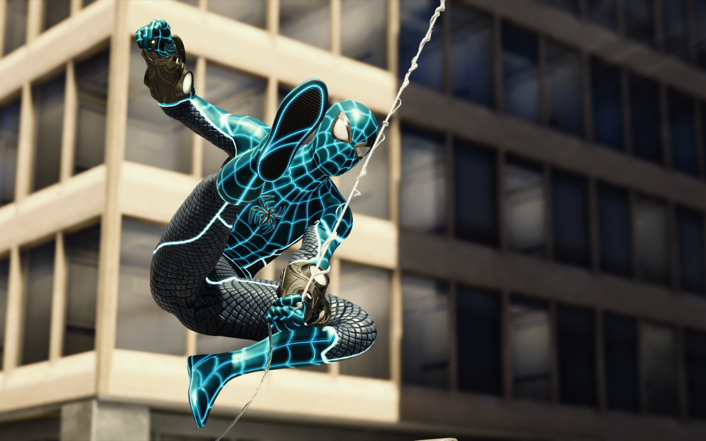 Человек паук летит на паутине на фоне дома