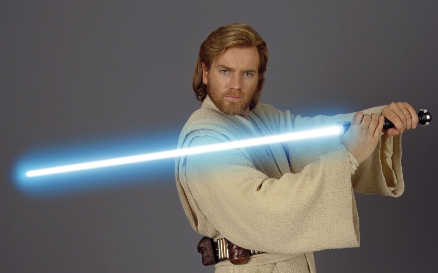 Персонаж Оби-Ван Кеноби с лазерным мечом фильм Звёздные войны: Эпизод II Атака клонов