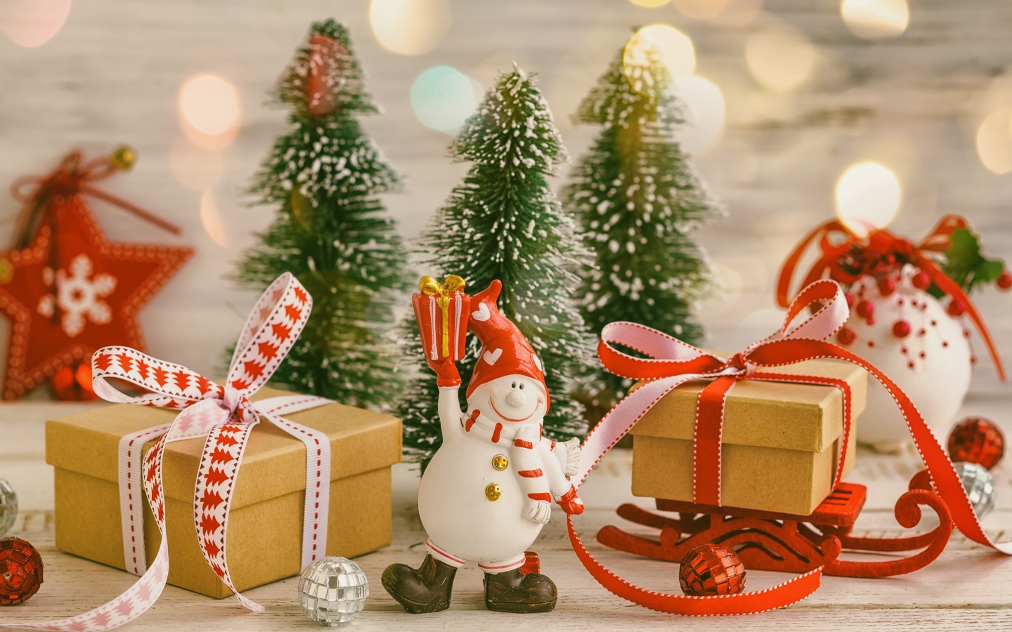 Елочные игрушки и подарки на Новый год 2020 
