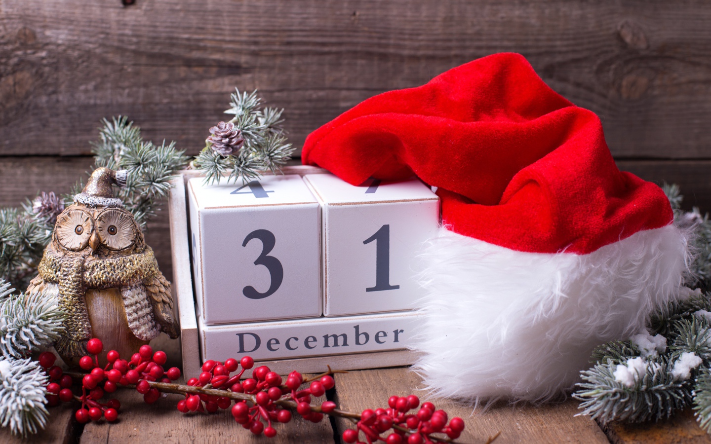 Кубики, новогодняя шапка и украшения на праздник 