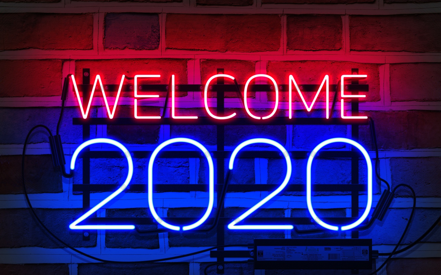 Неоновая надпись Welcome 2020 на стене