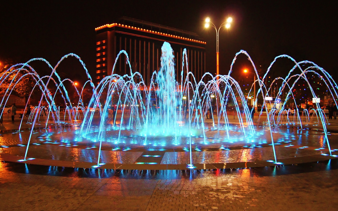 Фонтан болельщиков в Краснодаре вечером, Россия