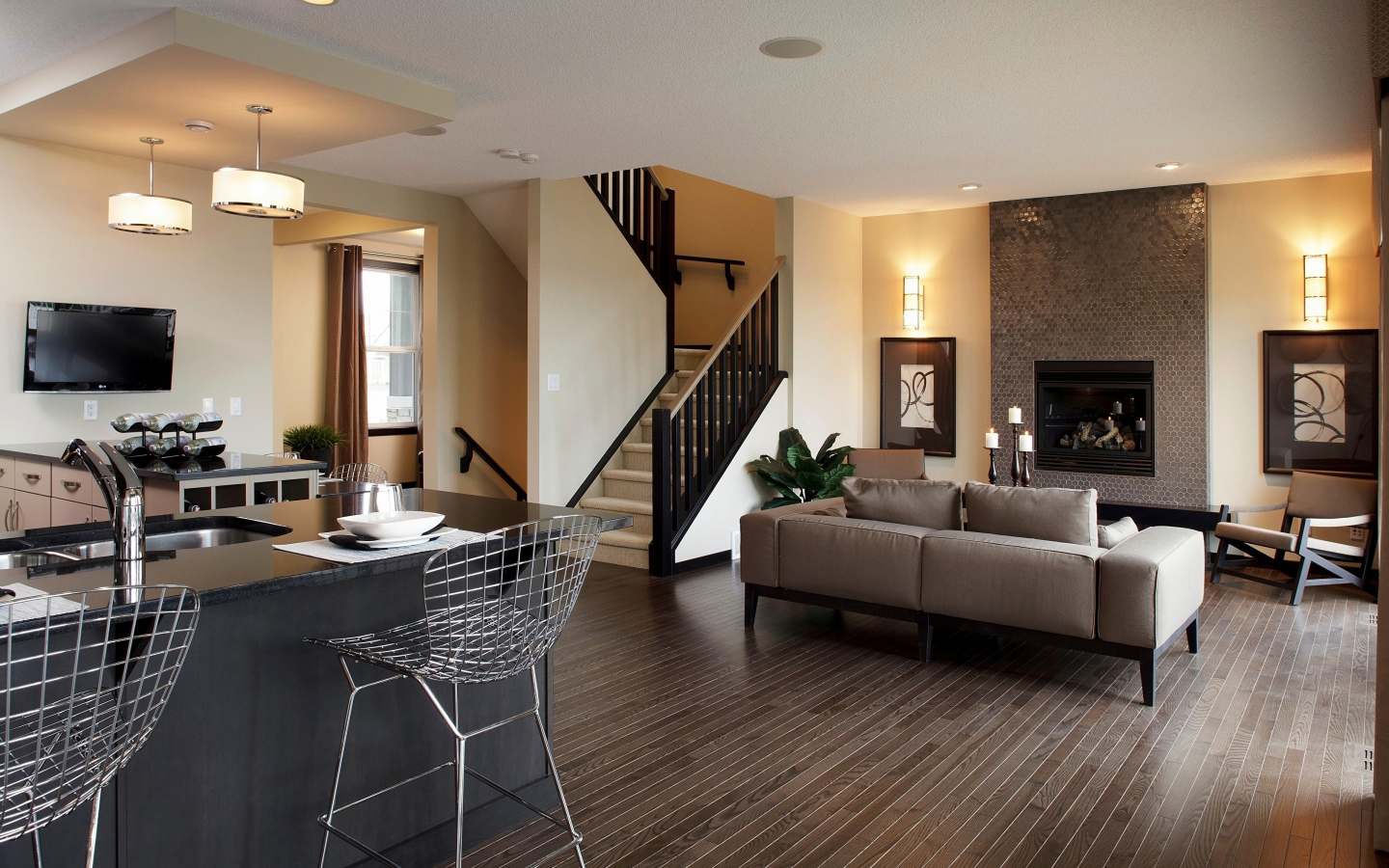 Гостиная с диваном совмещенная с кухней 