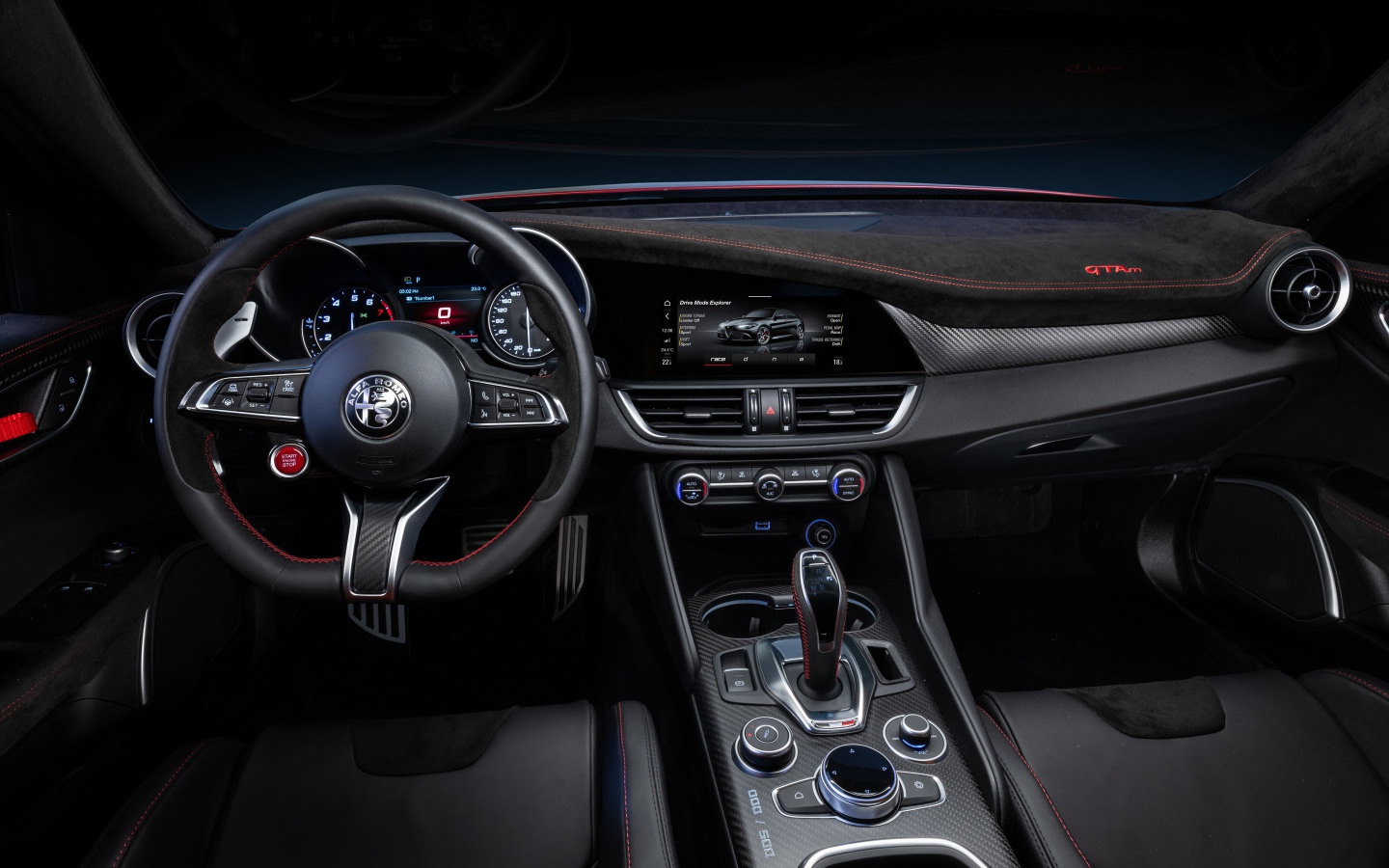 Салон автомобиля Alfa Romeo Giulia GTAm 2020 года 