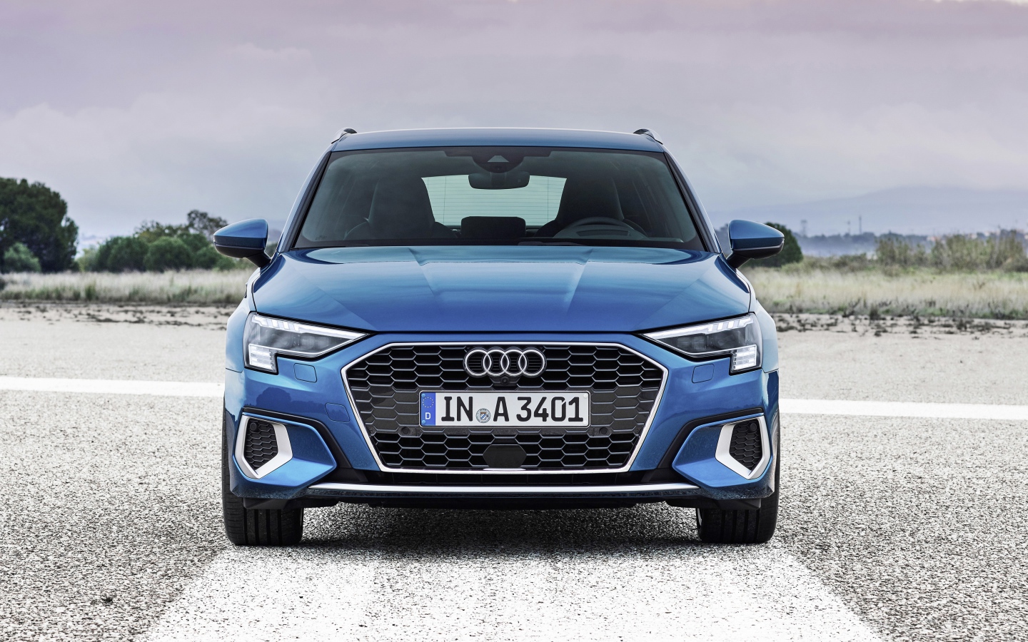 Синий автомобиль Audi A3 Sportback 35 TFSI 2020 года 