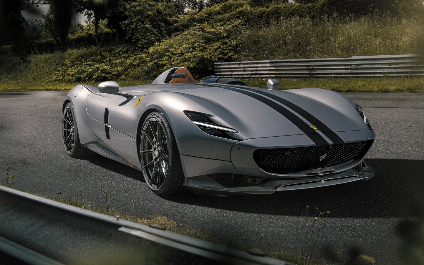 Стильный быстрый автомобиль Novitec Ferrari Monza SP1 2020 года