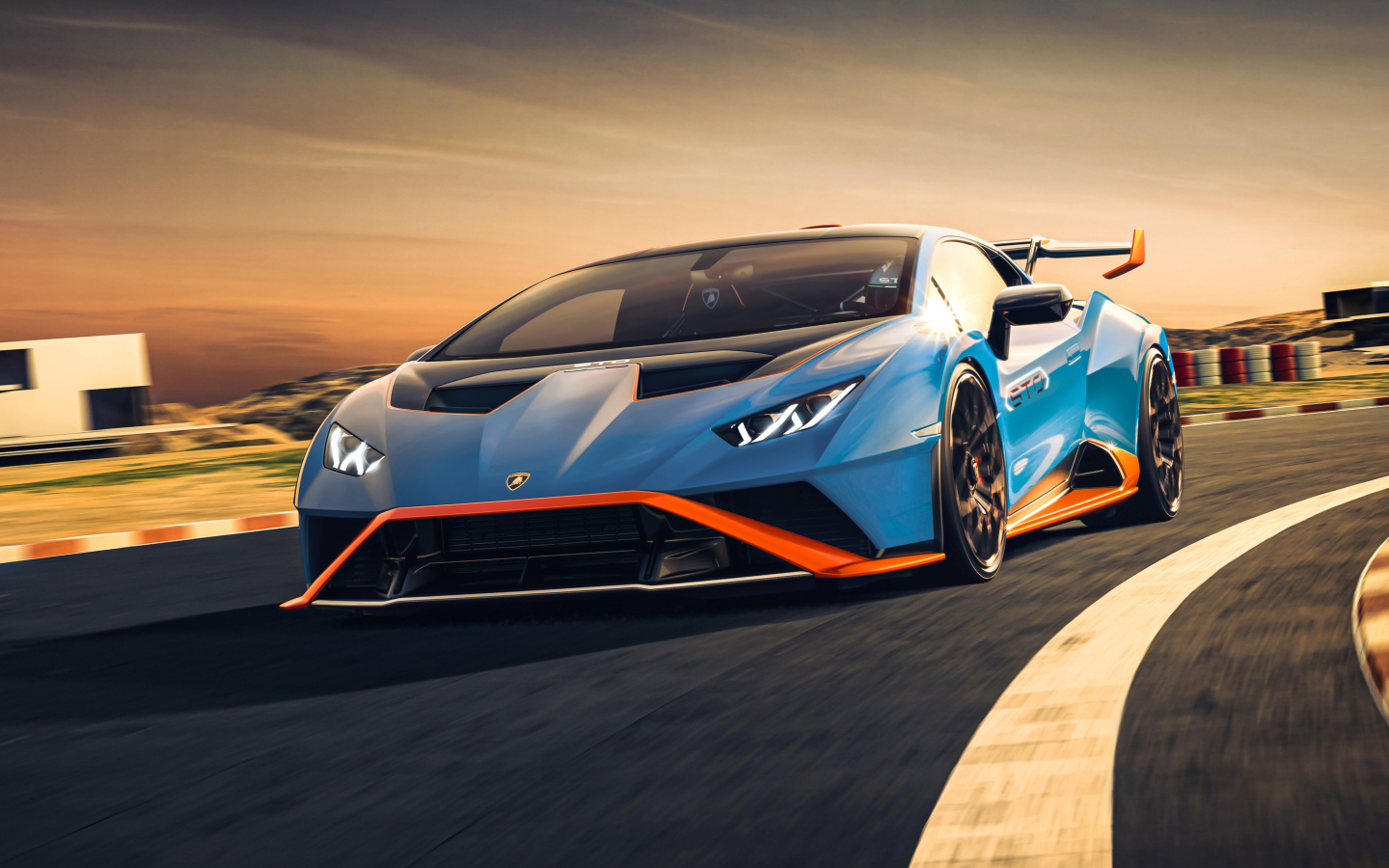 Автомобиль Lamborghini Huracán STO 2021 года на трассе