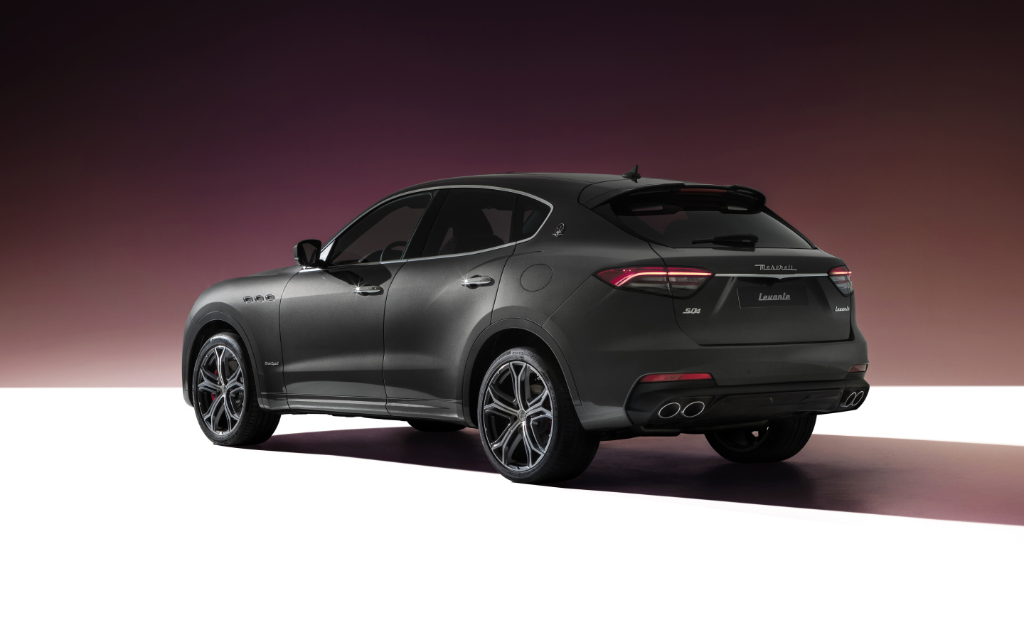 Дорогой автомобиль Maserati Levante S Q4 GranSport 2021 года вид сзади