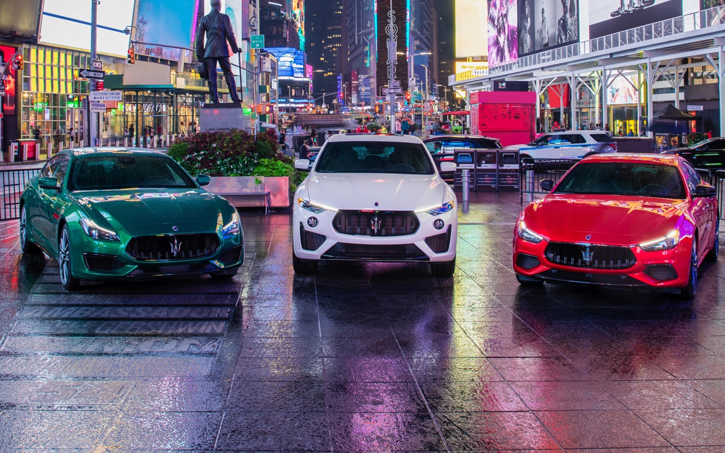 Три автомобиля  Maserati MC20, 2021 года в городе