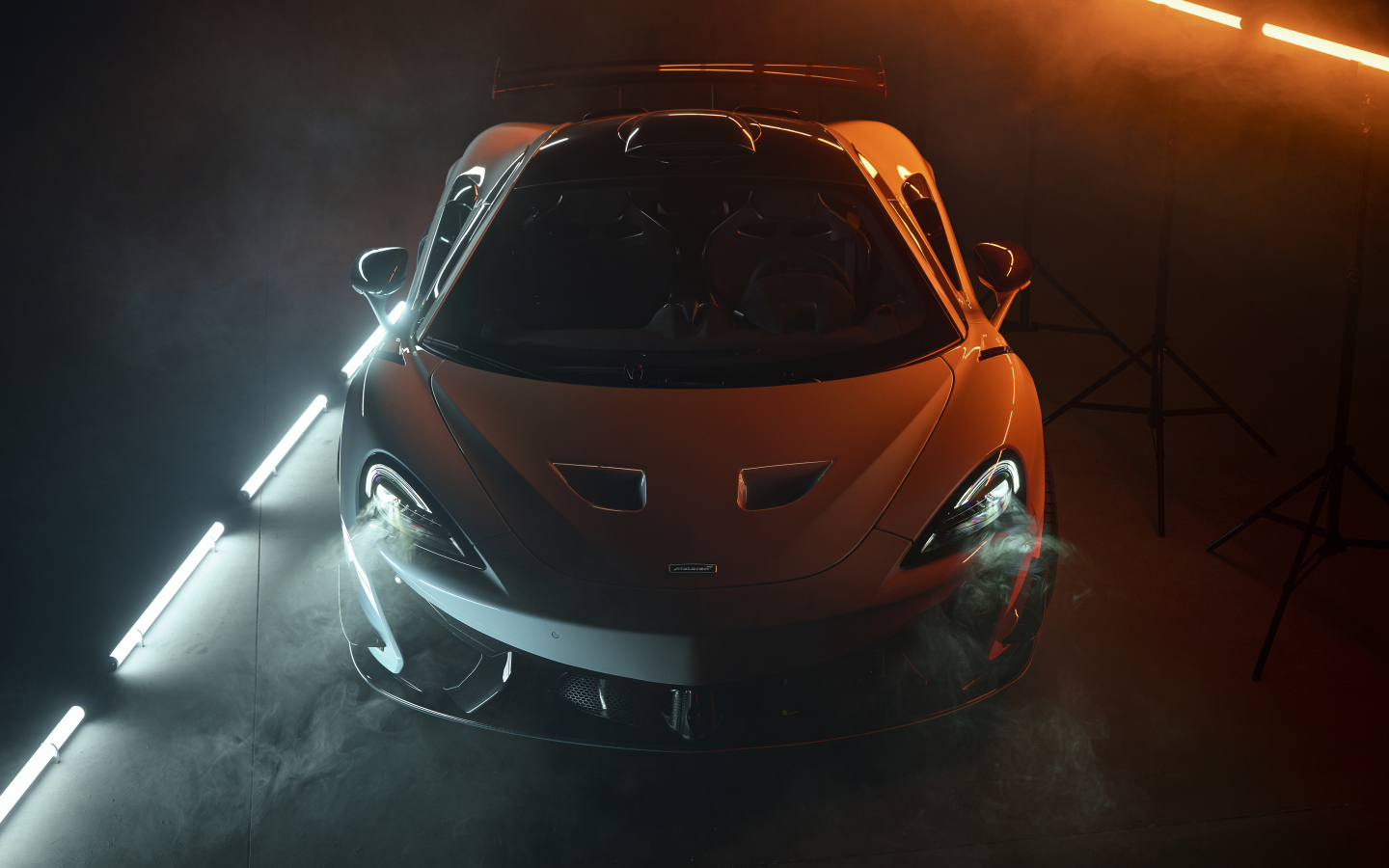 Автомобиль McLaren 620R,  2021 года вид сверху