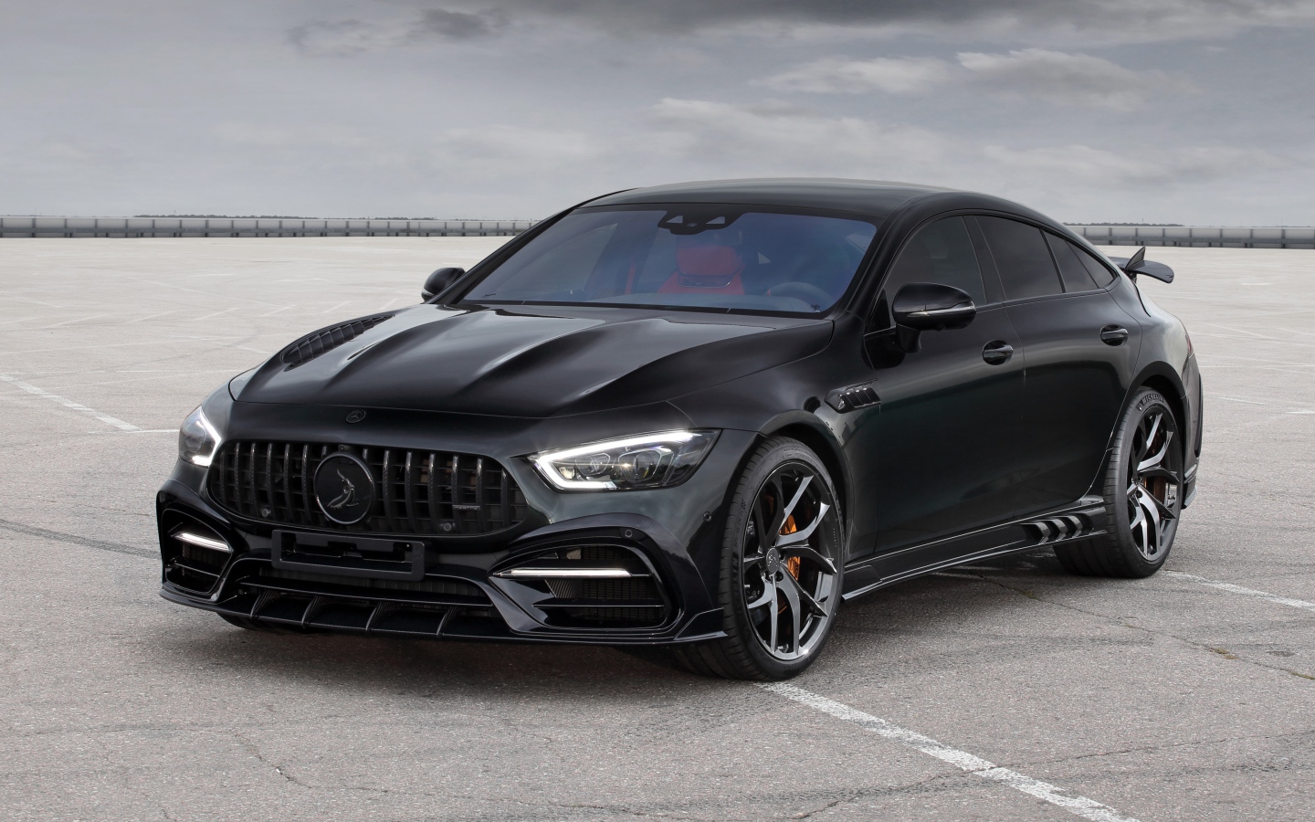 Черный автомобиль Mercedes-AMG GT 63 S 4MATIC+ 4-Door Coupé Inferno 2020 года 