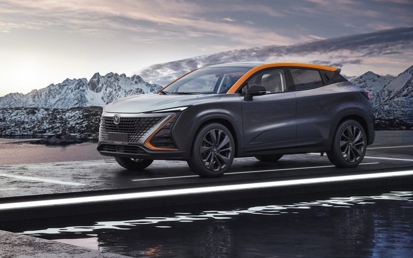 Внедорожник Changan UNI-T 2020 года у воды 