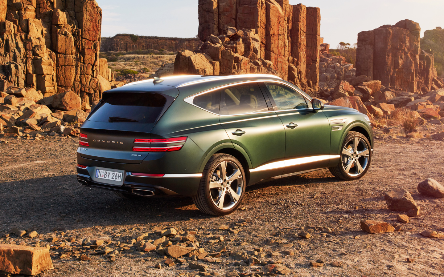 Автомобиль Genesis GV80 3.5T AWD 2020 года вид сзади