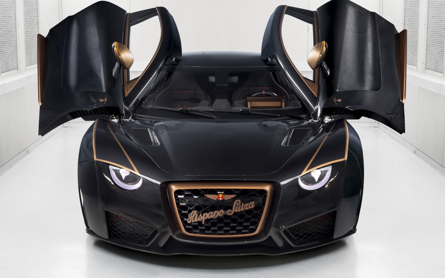 Автомобиль Hispano-Suiza Carmen Boulogne 2020 года с открытыми дверями