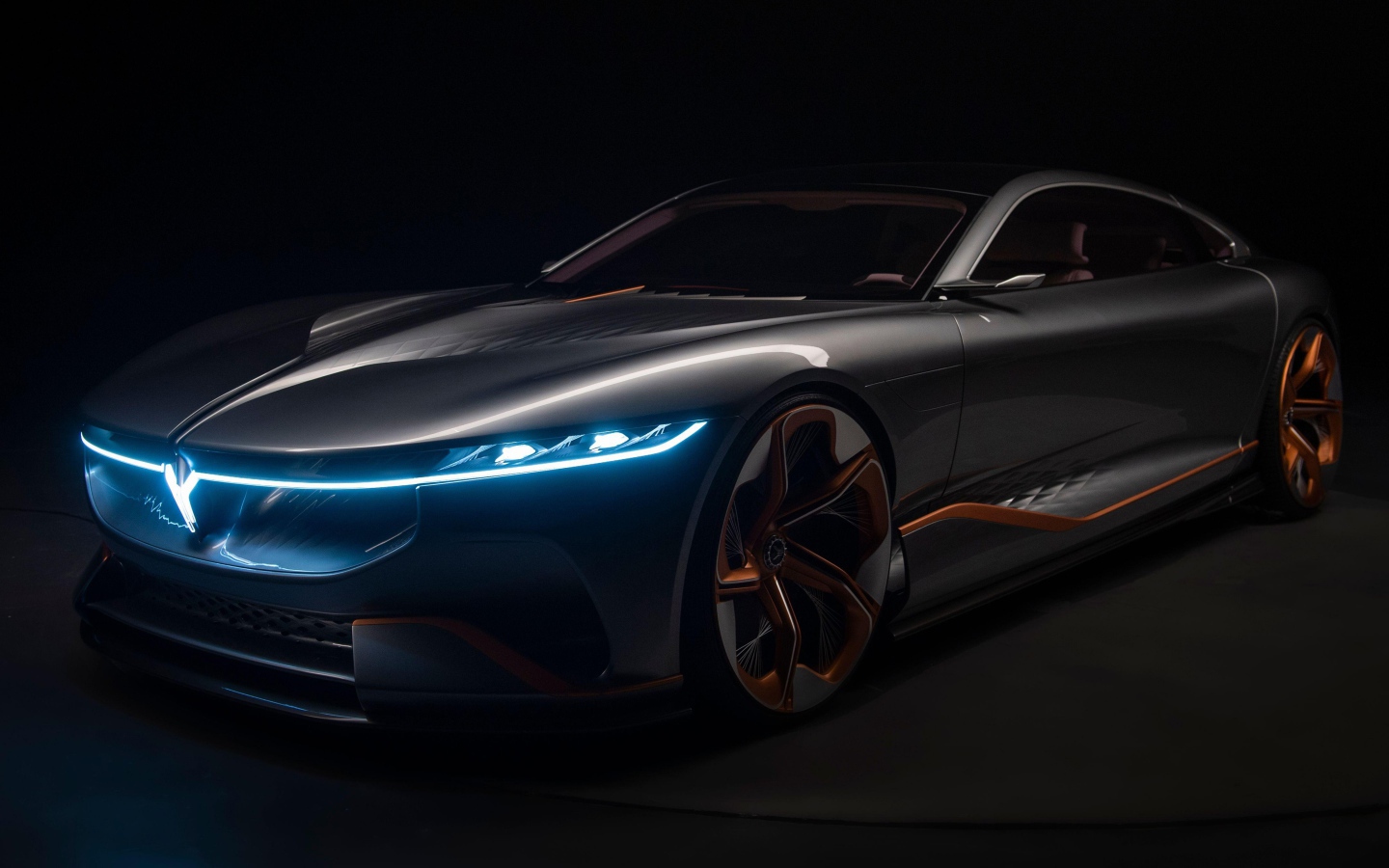 Автомобиль Italdesign Voyah I-Land Concept 2020 года с включенными фарами