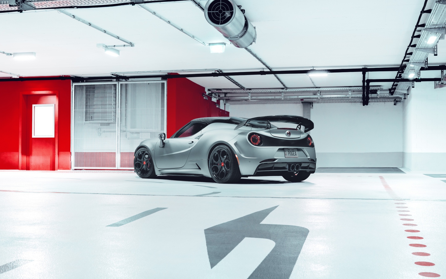 Автомобиль Pogea Racing Nemesis 2020 года а гараже